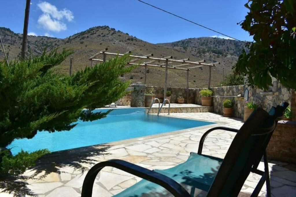 Traditional Villa With Pool In Sfakia Imbros Extérieur photo