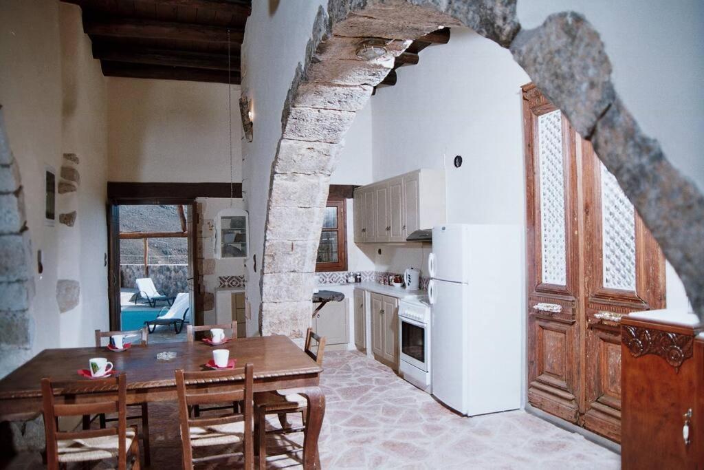 Traditional Villa With Pool In Sfakia Imbros Extérieur photo